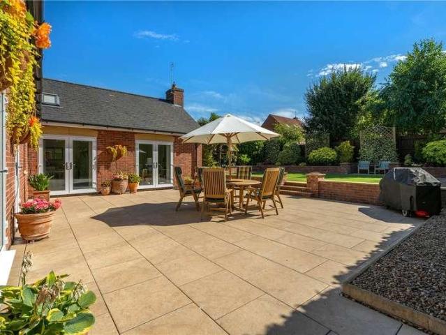 4 bed house for sale
