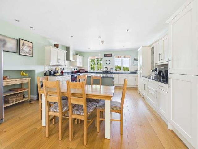 4 bed house for sale