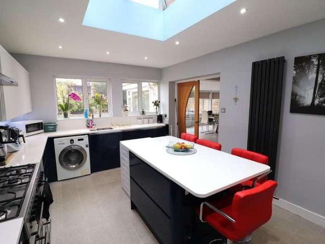 4 bed house for sale