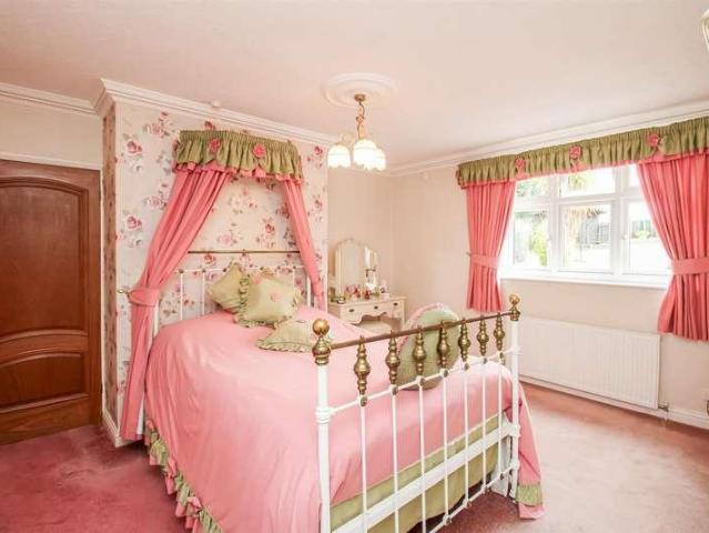 4 bed house for sale