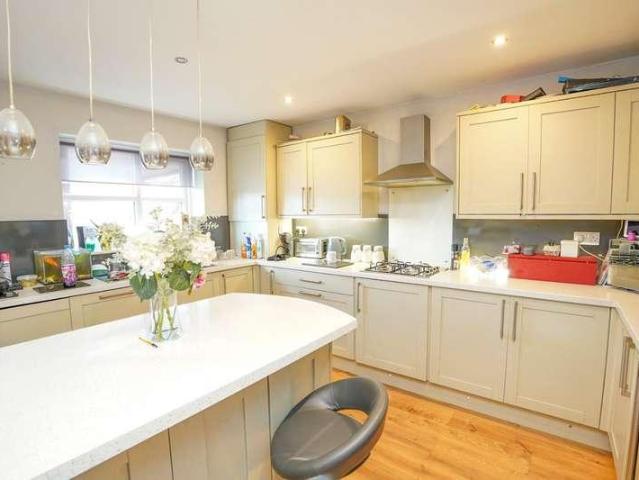 4 bed house for sale