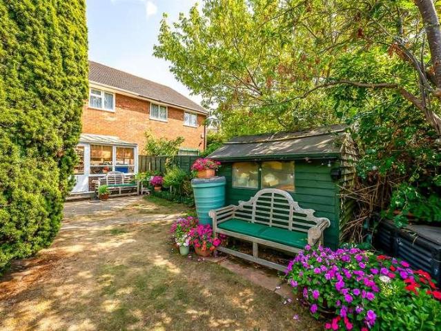 4 bed house for sale