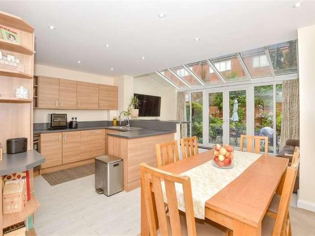 4 bed house for sale