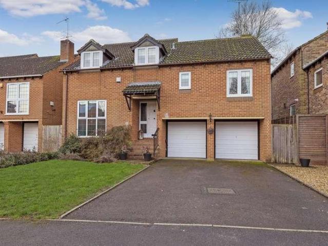 4 bed house for sale