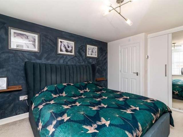 4 bed house for sale