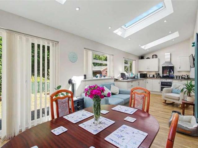4 bed house for sale