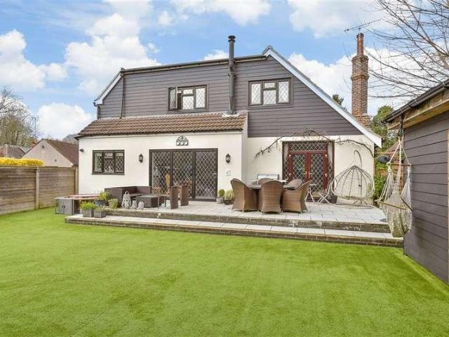 4 bed house for sale