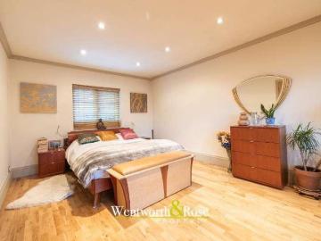 4 bed house for sale