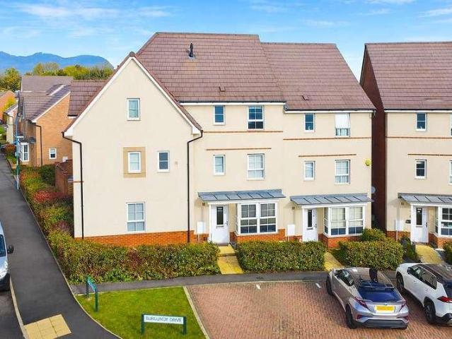 4 bed house for sale