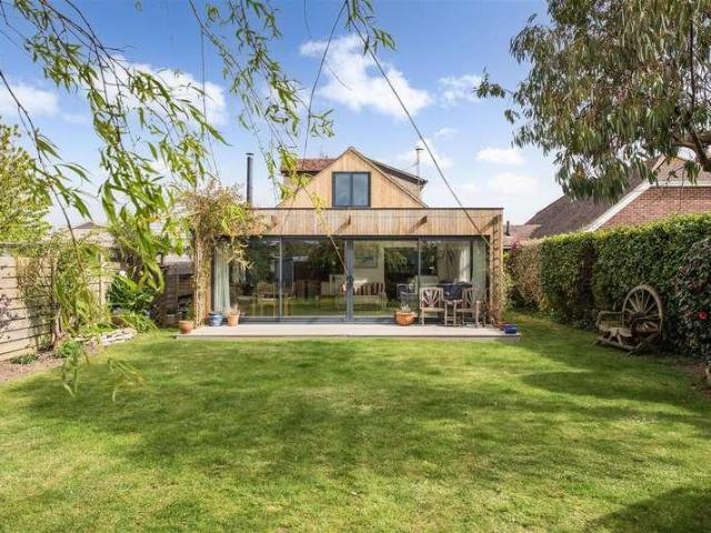 4 bed house for sale