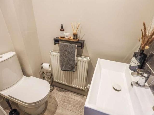 4 bed house for sale