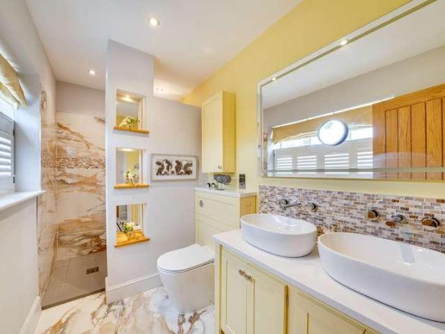 4 bed house for sale