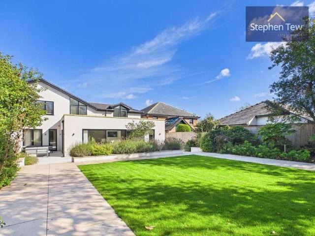 4 bed house for sale