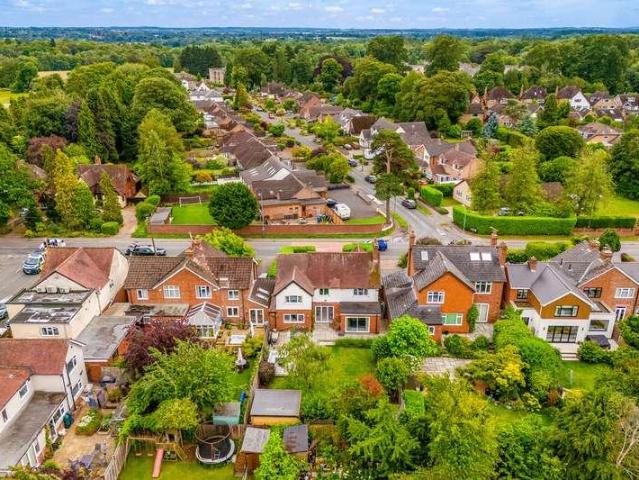 4 bed house for sale