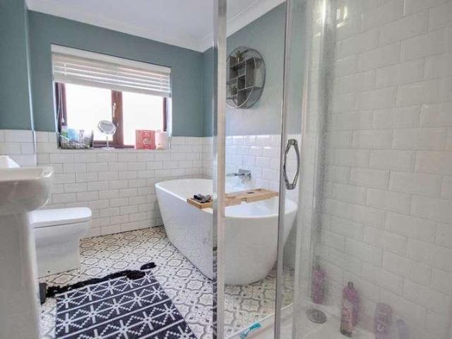 4 bed house for sale