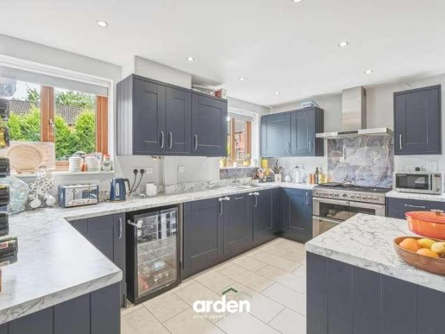 4 bed house for sale