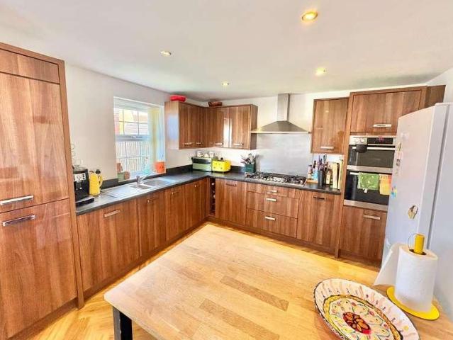4 bed house for sale