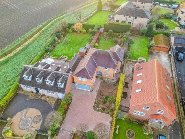 4 bed house for sale