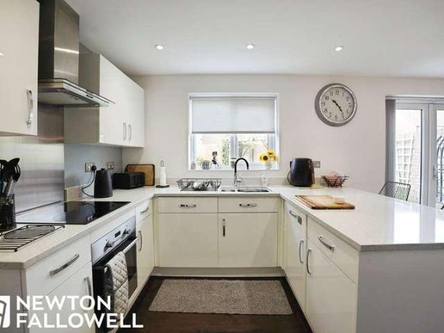 4 bed house for sale