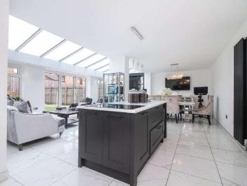 4 bed house for sale