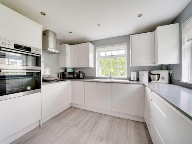 4 bed house for sale