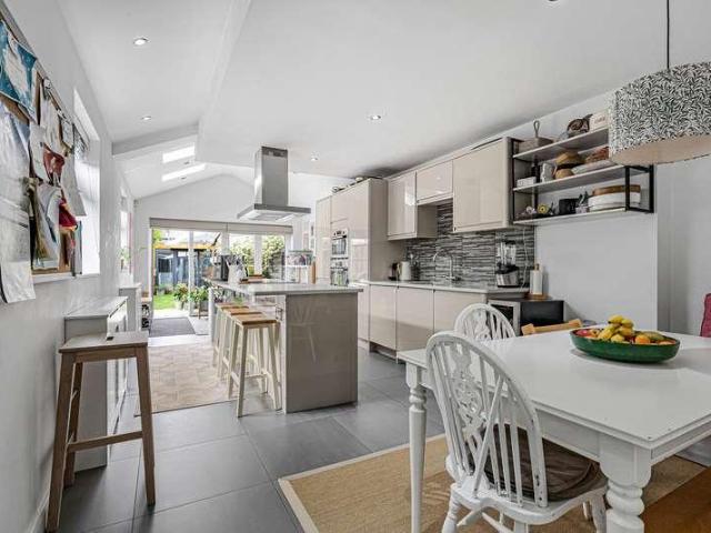4 bed house for sale