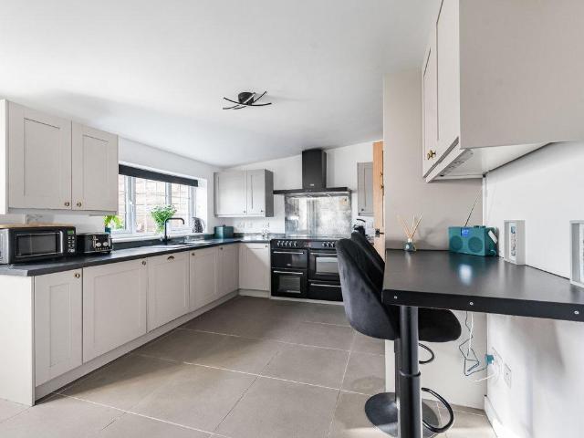 4 bed house for sale
