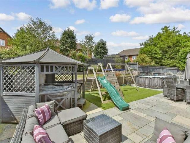 4 bed house for sale