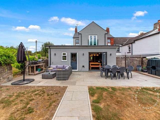 4 bed house for sale