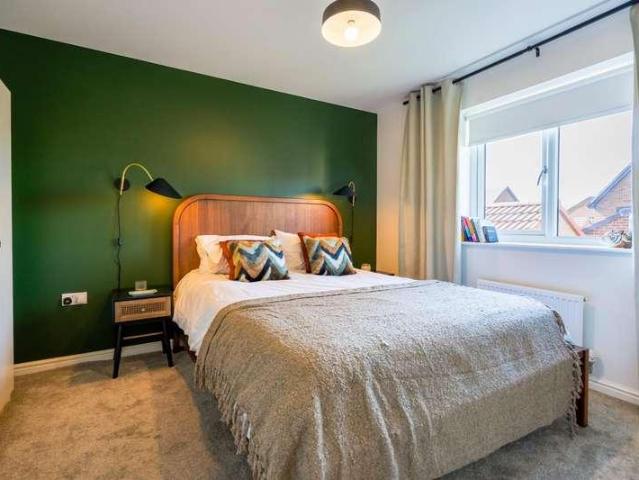 4 bed house for sale
