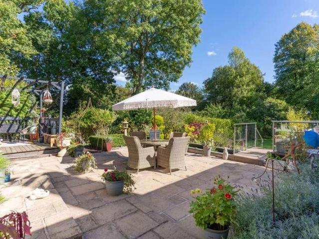 4 bed house for sale