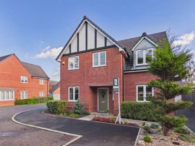 4 bed house for sale