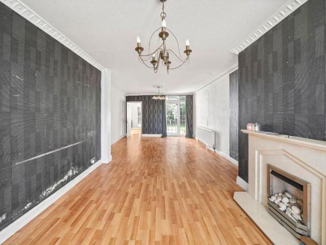 4 bed house for sale
