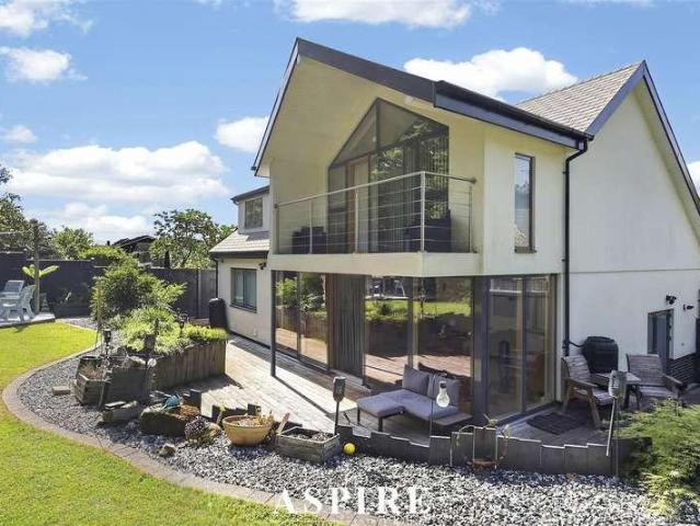 4 bed house for sale