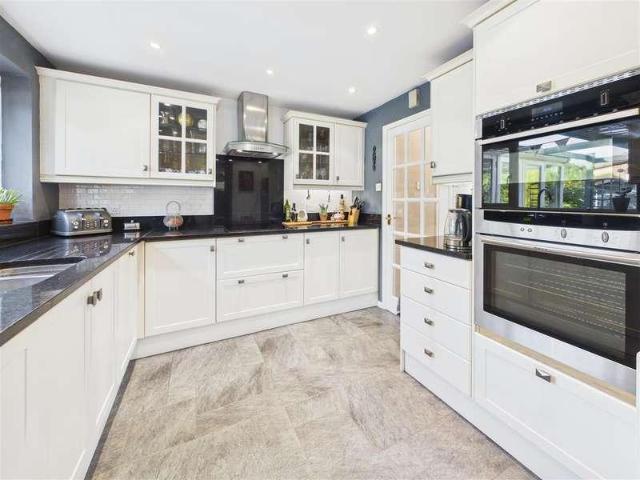 4 bed house for sale