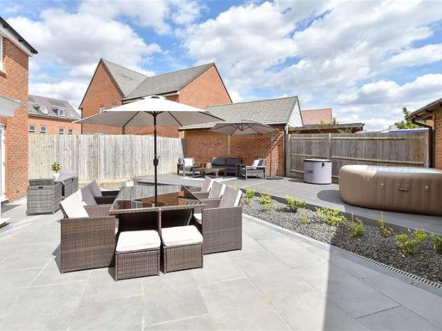 4 bed house for sale