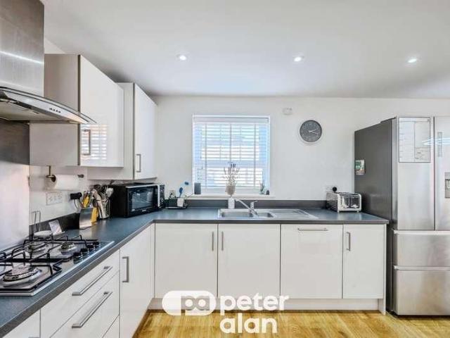 4 bed house for sale