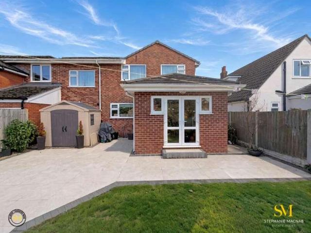 4 bed house for sale
