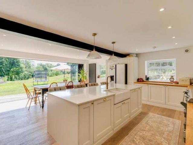 4 bed house for sale