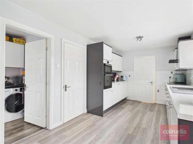 4 bed house for sale