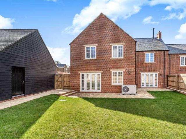 4 bed house for sale
