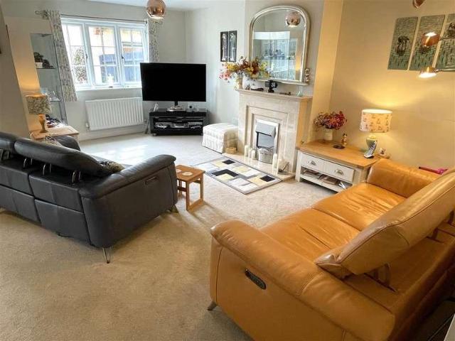 4 bed house for sale