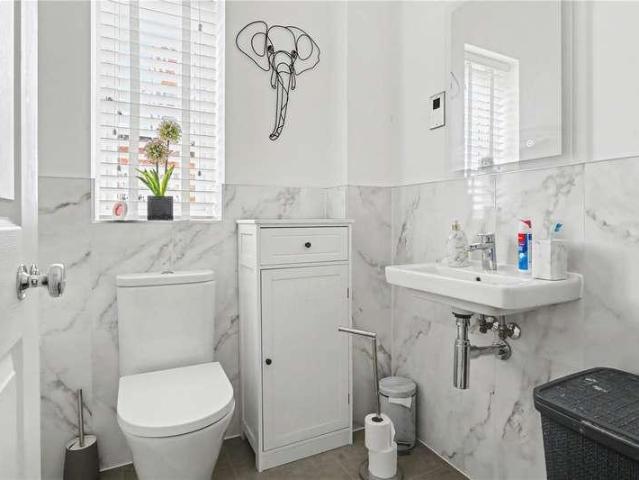 4 bed house for sale