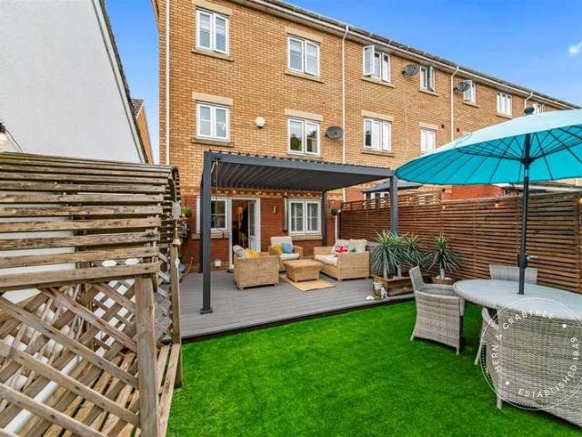 4 bed house for sale