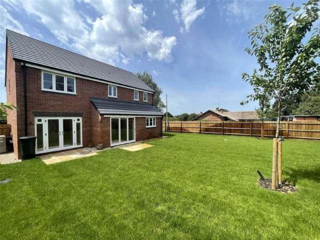 4 bed house for sale