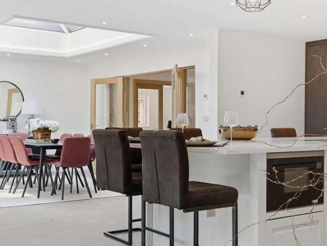 4 bed house for sale