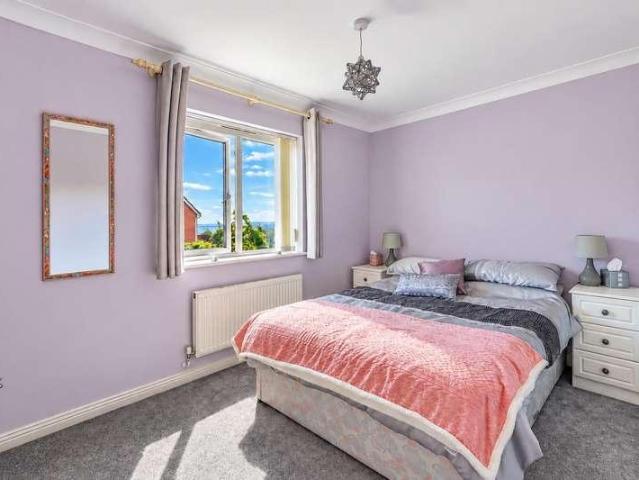 4 bed house for sale
