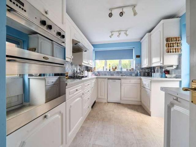 4 bed house for sale