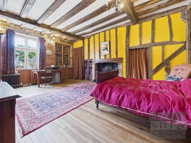 4 bed house for sale