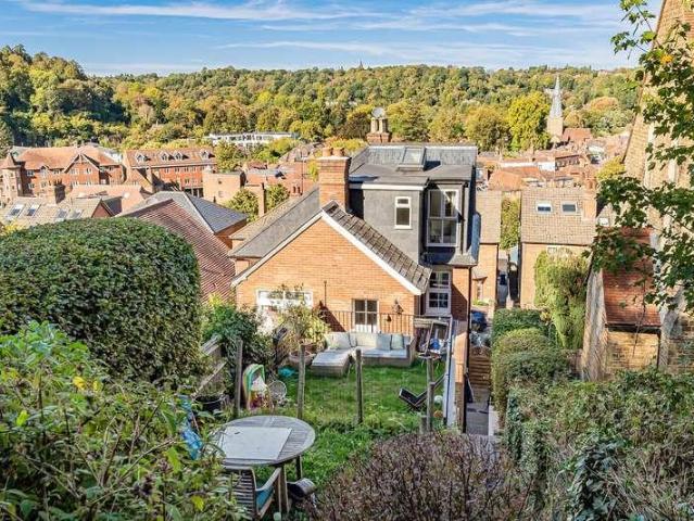 4 bed house for sale